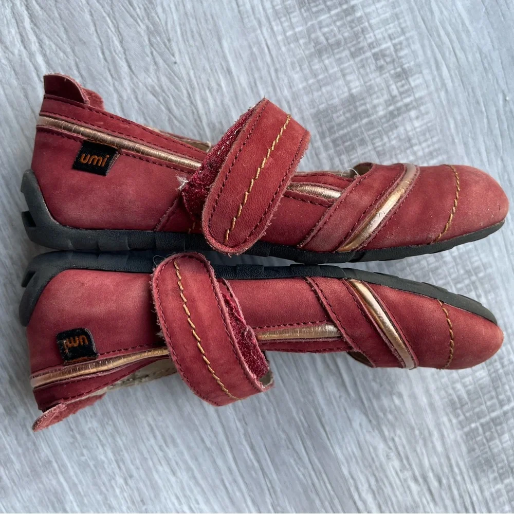 Umi girl’s shoes, size 26.